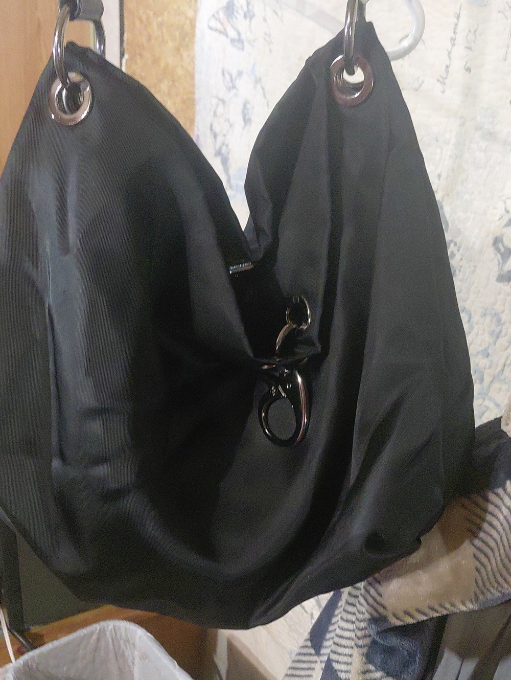 Simply Vera Vera Wang Black Shoulder Bag with Ring Hardware